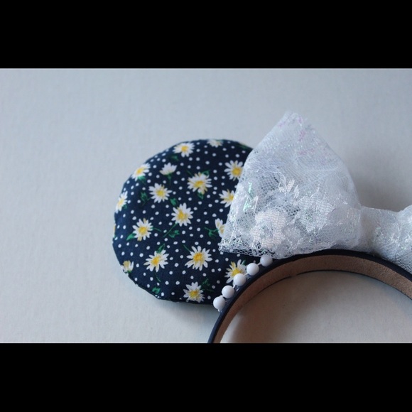 Minnie Mouse eats - Picture 5 of 8